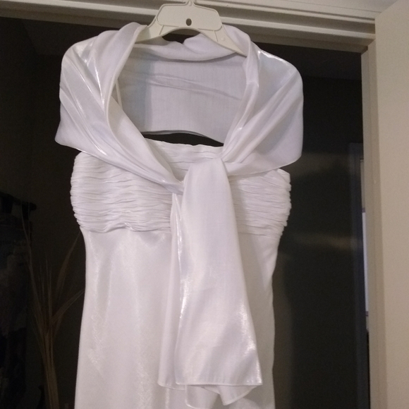 White evening gown - Picture 2 of 6